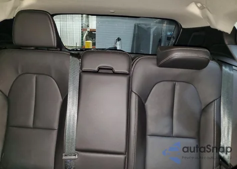 2025 Volvo Xc40 Core z USA, uszkodzony, nr VIN YV4L12UJ0S2551073